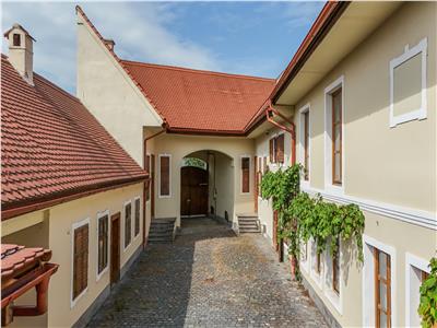 CASA SASEASCA 7 CAMERE CU MARE POTENTIAL TURISTIC IN CRISTIAN -  BRASOV